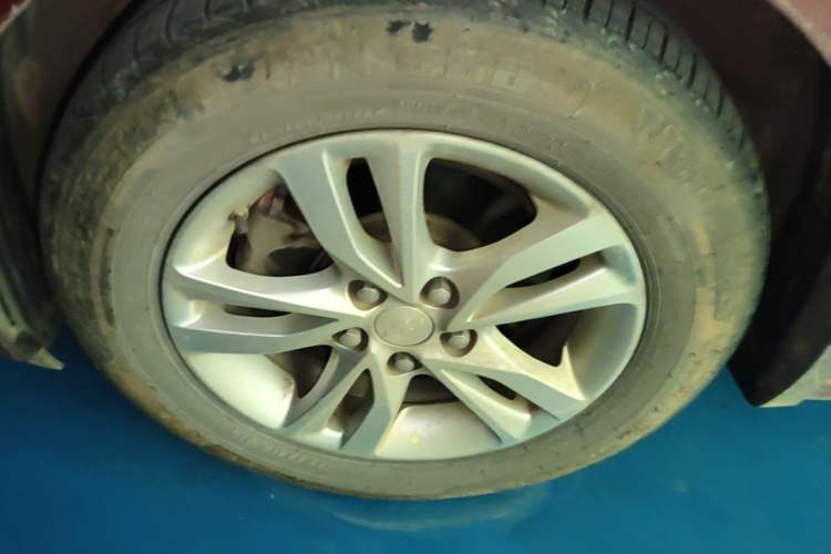 Used Chevrolet Cavalier 2018 320 Automatic Xinyue Edition Left Front Wheel Hub