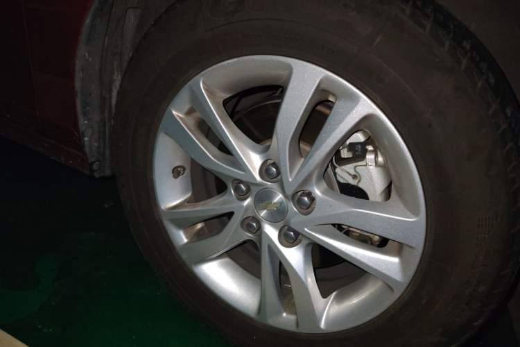 Used Chevrolet Cavalier 2018 320 Automatic Xinyue Edition Right Front Wheel Hub