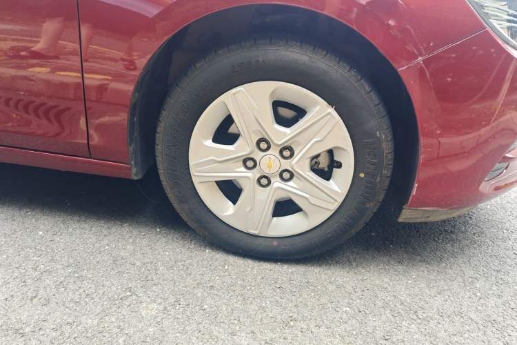 Used Chevrolet Cavalier 2018 320 Automatic Enjoyment Sunroof Edition Right Front Wheel Hub
