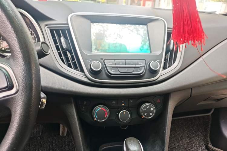 Used Chevrolet Cavalier 2018 320 Automatic Xinyue Edition Audio And AC Panel