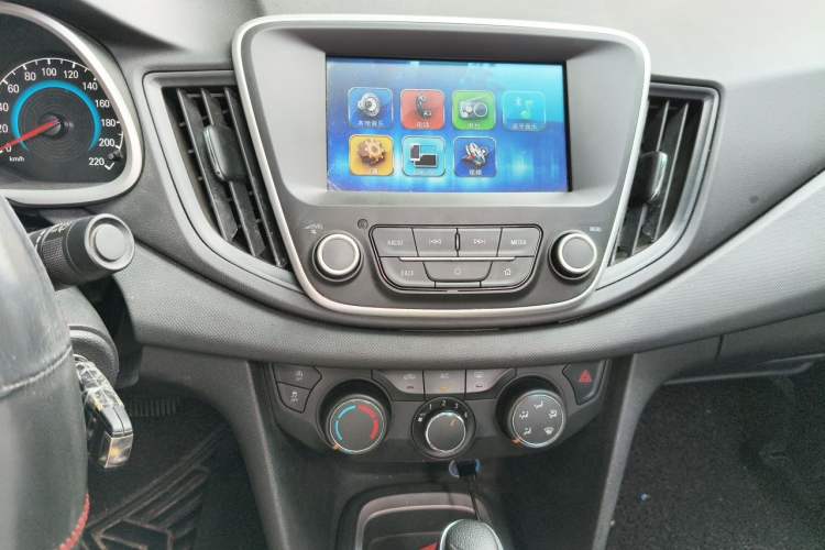 Used Chevrolet Cavalier 2018 320 Automatic Xinyue Edition Audio And AC Panel