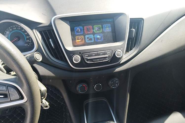 Used Chevrolet Cavalier 2018 320 Manual Xinyue Edition Audio And AC Panel