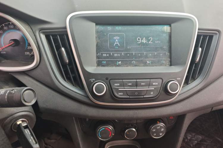 Used Chevrolet Cavalier 2018 320 Manual Xinyue Edition Audio And AC Panel