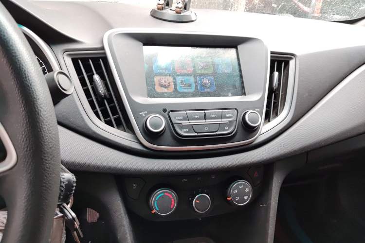 Used Chevrolet Cavalier 2018 320 Manual Xinyue Edition Audio And AC Panel