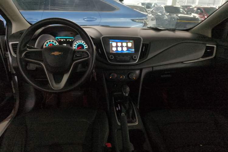 Used Chevrolet Cavalier 2018 320 Automatic Xinyue Edition Center Console