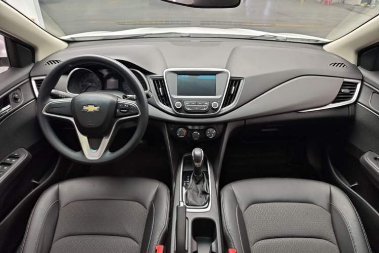 Used Chevrolet Cavalier 2018 320 Automatic Xinyue Edition Center Console