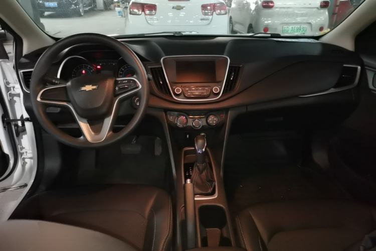 Used Chevrolet Cavalier 2018 320 Automatic Xinyue Edition Center Console