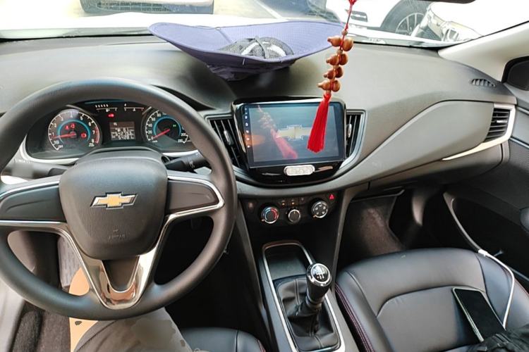 Used Chevrolet Cavalier 2018 320 Manual Enjoyment Edition Center Console