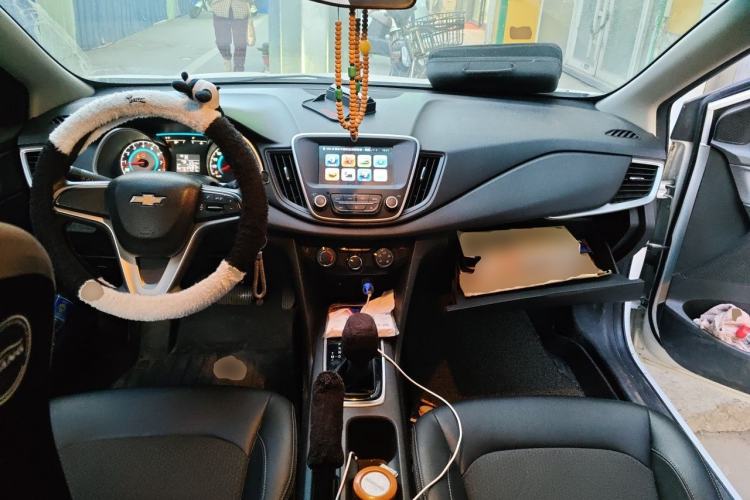 Used Chevrolet Cavalier 2018 320 Automatic Xinyue Edition Center Console