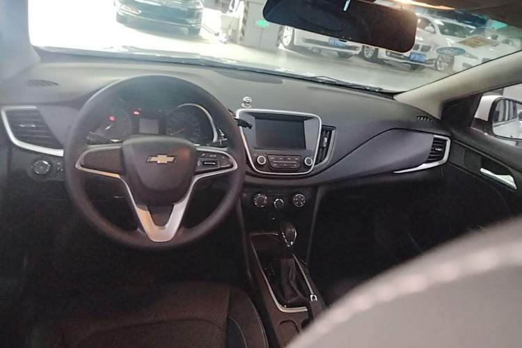 Used Chevrolet Cavalier 2018 320 Automatic Xinyue Edition Center Console