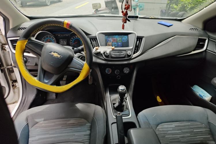 Used Chevrolet Cavalier 2018 320 Manual Enjoyment Edition Center Console