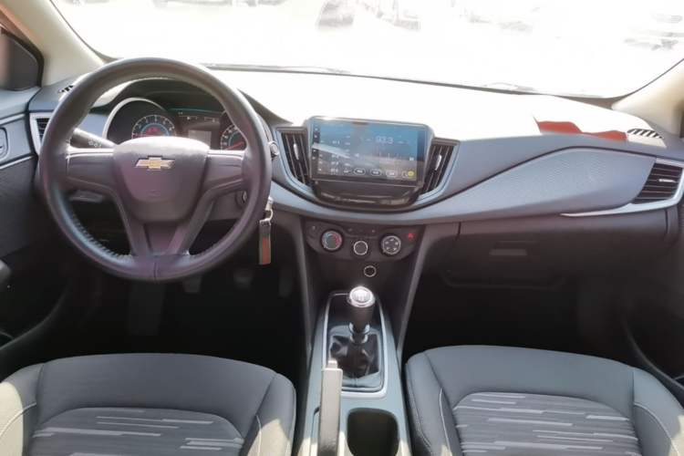 Used Chevrolet Cavalier 2018 320 Manual Enjoyment Edition Center Console