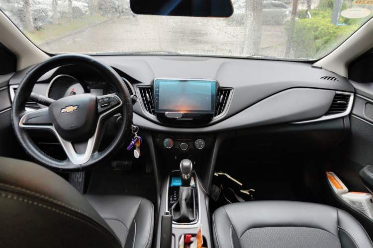 Used Chevrolet Cavalier 2018 320 Automatic Xinyue Edition Center Console