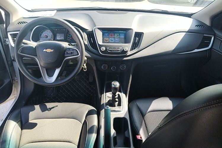 Used Chevrolet Cavalier 2018 320 Manual Xinyue Edition Center Console