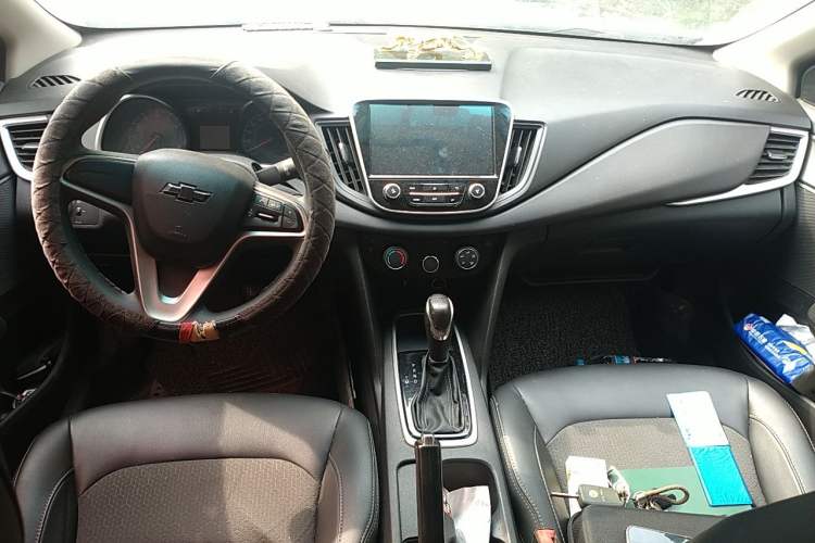 Used Chevrolet Cavalier 2018 320 Automatic Xinyue Edition Center Console