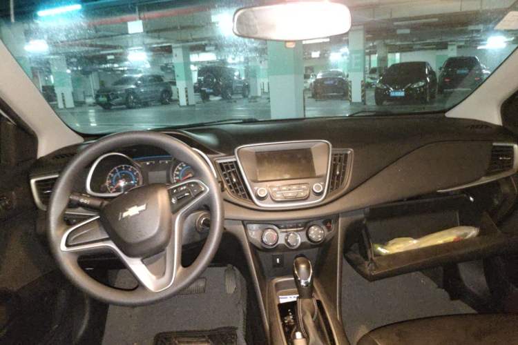 Used Chevrolet Cavalier 2018 320 Automatic Xinyue Edition Center Console