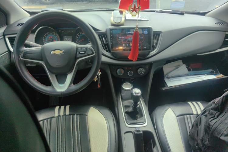 Used Chevrolet Cavalier 2018 320 Manual Xinyue Edition Center Console