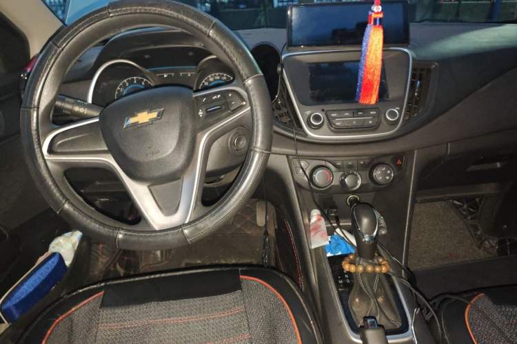 Used Chevrolet Cavalier 2018 320 Automatic Xinyue Edition Center Console
