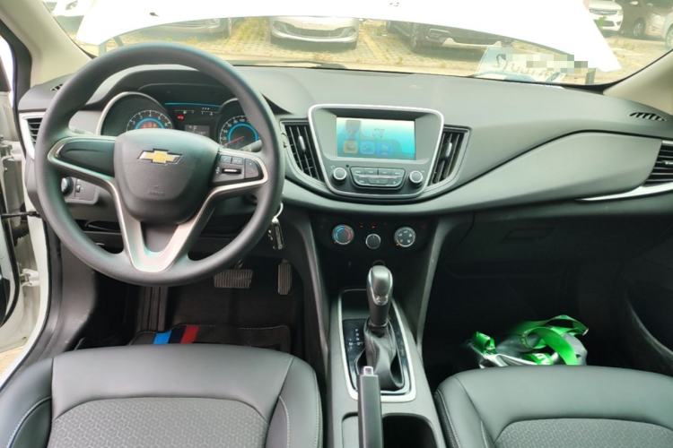 Used Chevrolet Cavalier 2018 320 Automatic Xinyue Edition Center Console