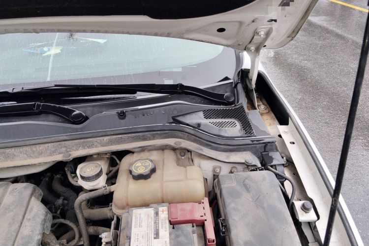 Used Chevrolet Cavalier 2018 320 Automatic Xinyue Edition Engine Bay Left