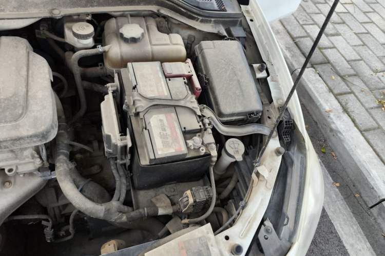 Used Chevrolet Cavalier 2018 320 Automatic Xinyue Edition Engine Bay Left