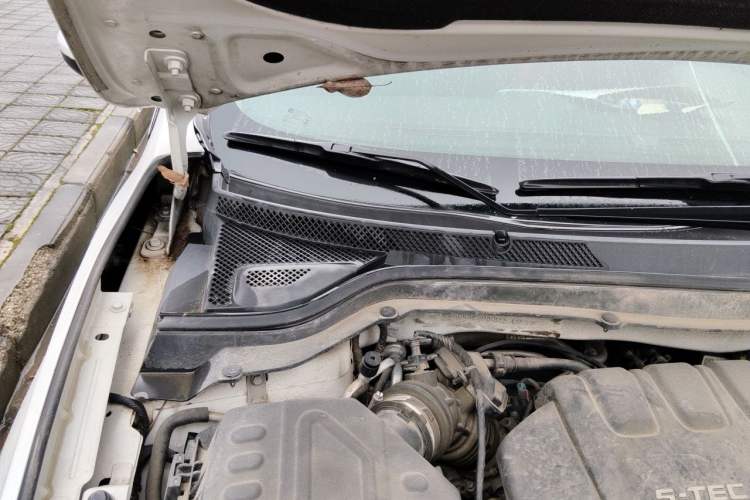 Used Chevrolet Cavalier 2018 320 Automatic Xinyue Edition Engine Bay Right