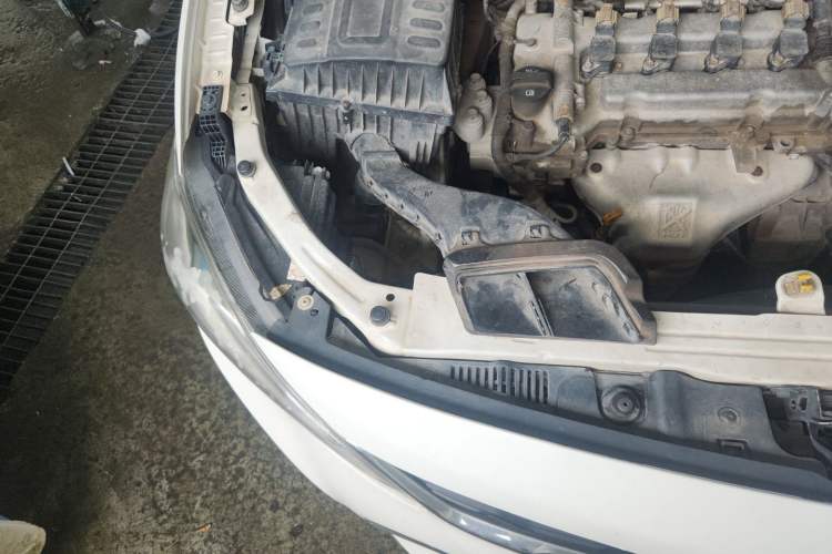 Used Chevrolet Cavalier 2018 320 Automatic Xinyue Edition Engine Bay Right