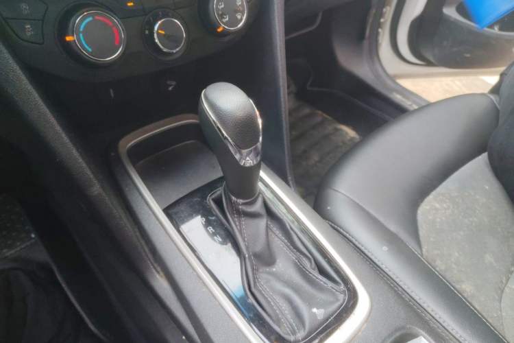 Used Chevrolet Cavalier 2018 320 Automatic Xinyue Edition Gear Lever