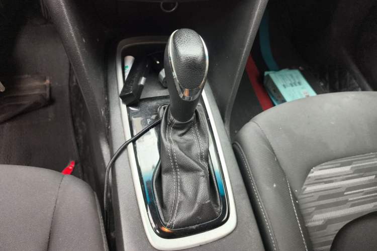 Used Chevrolet Cavalier 2018 320 Automatic Enjoyment Edition Gear Lever