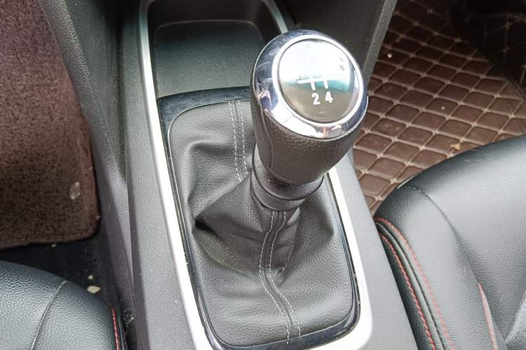 Used Chevrolet Cavalier 2018 320 Manual Enjoyment Edition Gear Lever