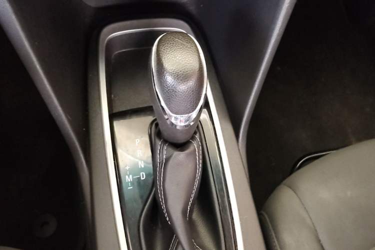 Used Chevrolet Cavalier 2018 320 Automatic Enjoyment Sunroof Edition Gear Lever
