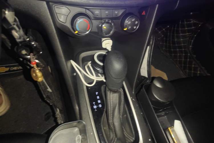 Used Chevrolet Cavalier 2018 320 Automatic Enjoyment Edition Gear Lever
