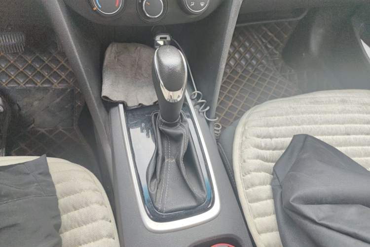 Used Chevrolet Cavalier 2018 320 Automatic Enjoyment Sunroof Edition Gear Lever