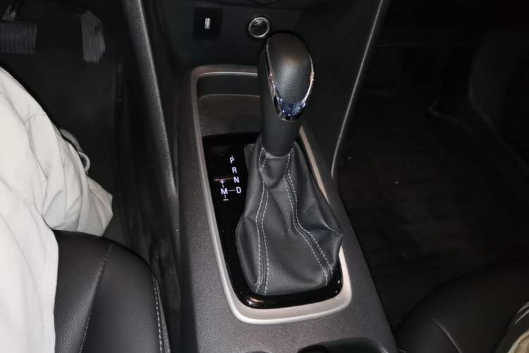 Used Chevrolet Cavalier 2018 320 Automatic Xinyue Edition Gear Lever