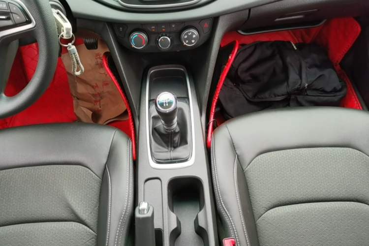 Used Chevrolet Cavalier 2018 320 Manual Xinyue Edition Gear Lever