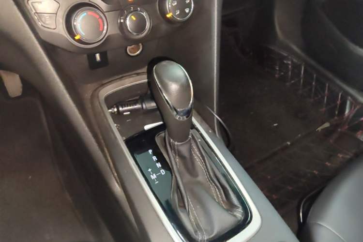 Used Chevrolet Cavalier 2018 320 Automatic Xinyue Edition Gear Lever