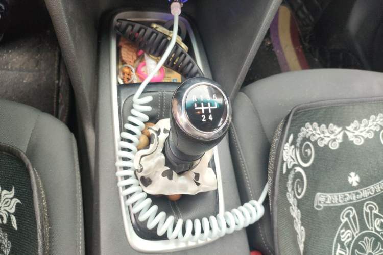 Used Chevrolet Cavalier 2018 320 Manual Enjoyment Edition Gear Lever