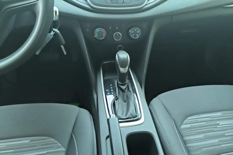 Used Chevrolet Cavalier 2018 320 Automatic Enjoyment Sunroof Edition Gear Lever