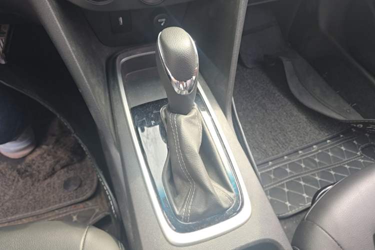 Used Chevrolet Cavalier 2018 320 Automatic Xinyue Edition Gear Lever