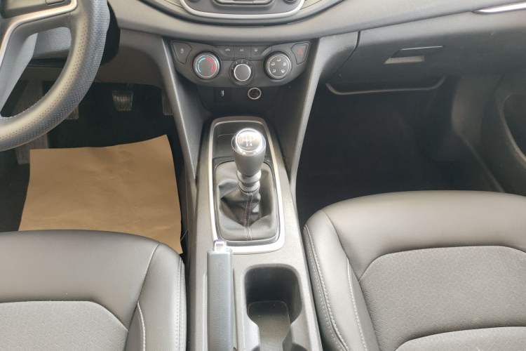 Used Chevrolet Cavalier 2018 320 Manual Xinyue Edition Gear Lever