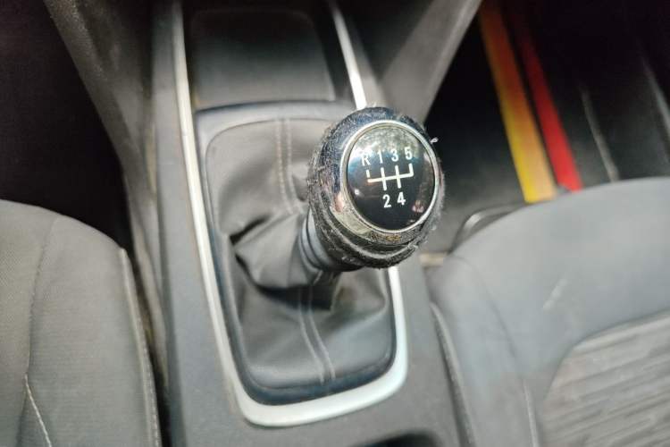 Used Chevrolet Cavalier 2018 320 Manual Enjoyment Edition Gear Lever
