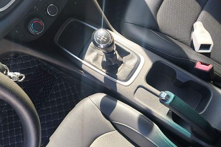 Used Chevrolet Cavalier 2018 320 Manual Xinyue Edition Gear Lever