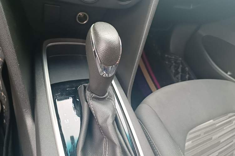 Used Chevrolet Cavalier 2018 320 Automatic Enjoyment Sunroof Edition Gear Lever
