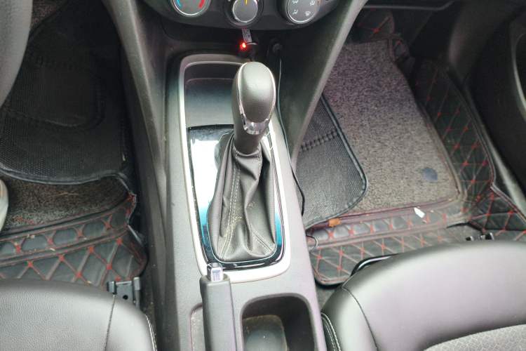 Used Chevrolet Cavalier 2018 320 Automatic Xinyue Edition Gear Lever