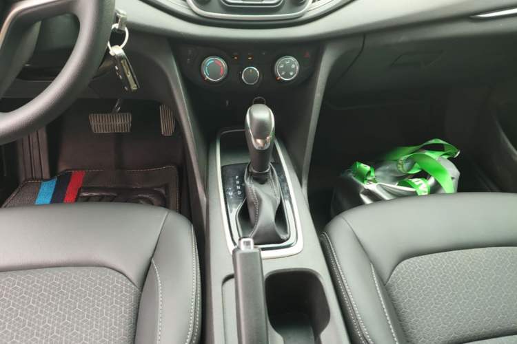 Used Chevrolet Cavalier 2018 320 Automatic Xinyue Edition Gear Lever
