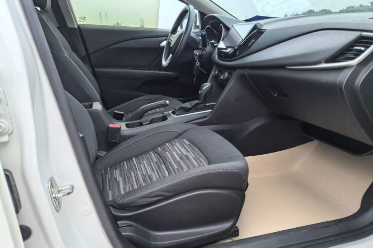Used Chevrolet Cavalier 2018 320 Automatic Enjoyment Sunroof Edition Interior 4