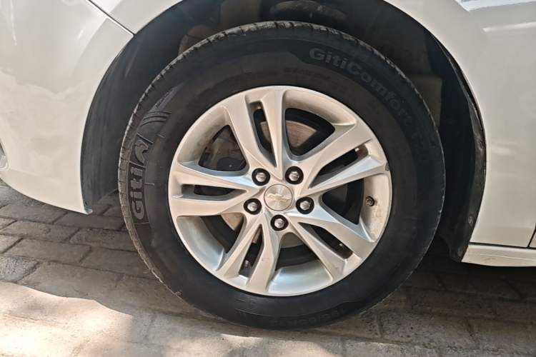 Used Chevrolet Cavalier 2018 320 Automatic Xinyue Edition Left Front Wheel Hub