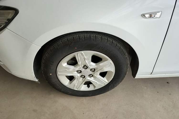 Used Chevrolet Cavalier 2018 320 Automatic Enjoyment Sunroof Edition Left Front Wheel Hub
