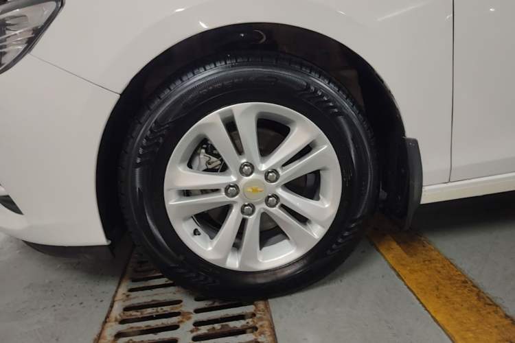 Used Chevrolet Cavalier 2018 320 Automatic Enjoyment Sunroof Edition Left Front Wheel Hub