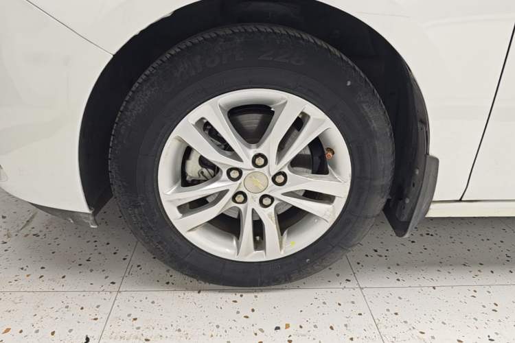 Used Chevrolet Cavalier 2018 320 Automatic Xinyue Edition Left Front Wheel Hub